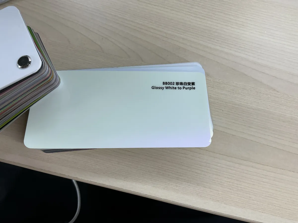 BB002 PET Pearl White-to-Gold Color Shift car wrap film swatch