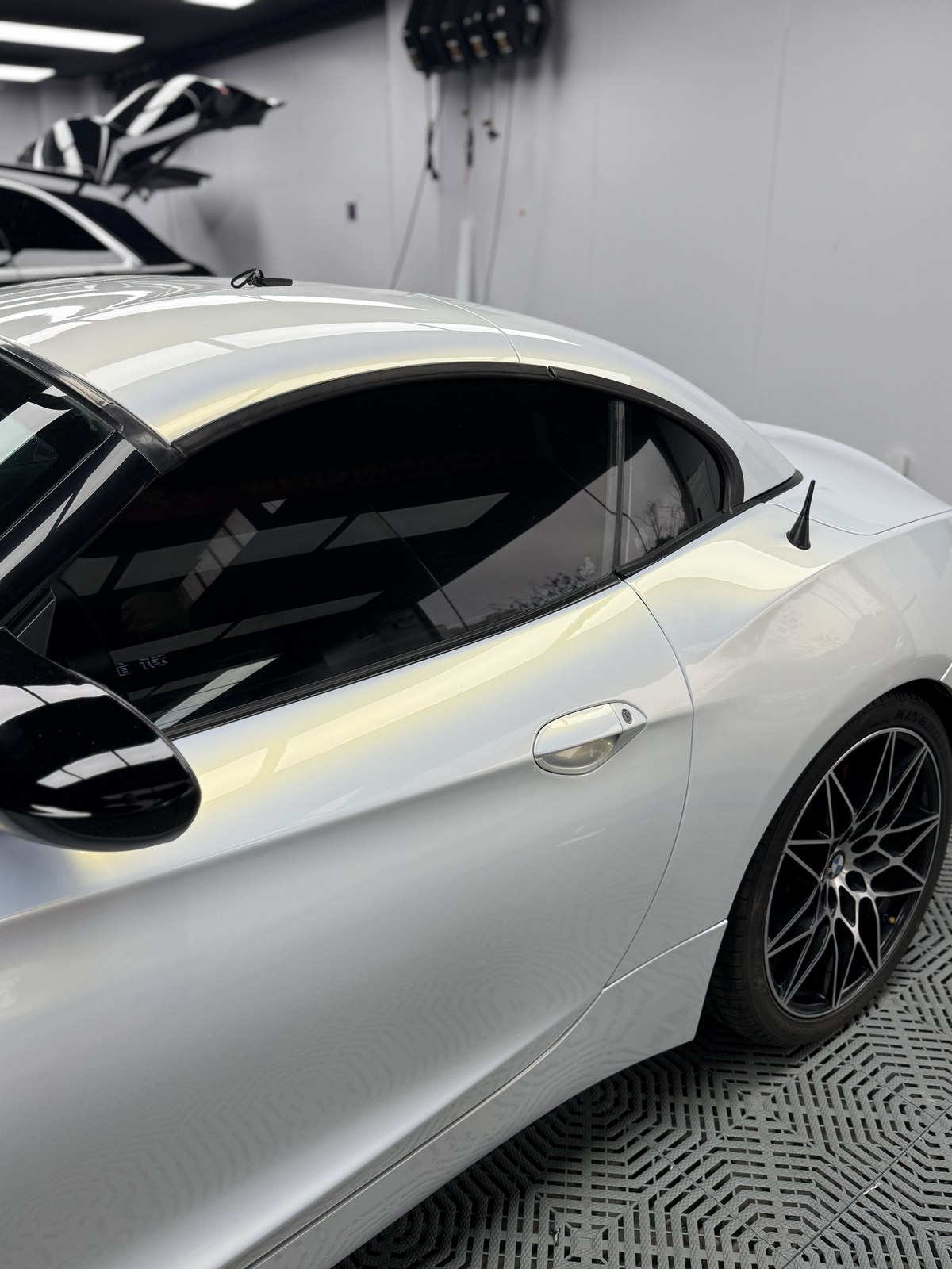 BB003 Glossy White to Gold CFC vehicle wrap case
